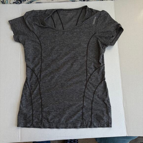 Bundle of 4 Small Offline by Aerie & Zone Pro Leggings with 2 Reebok t shirts - Picture 9 of 10